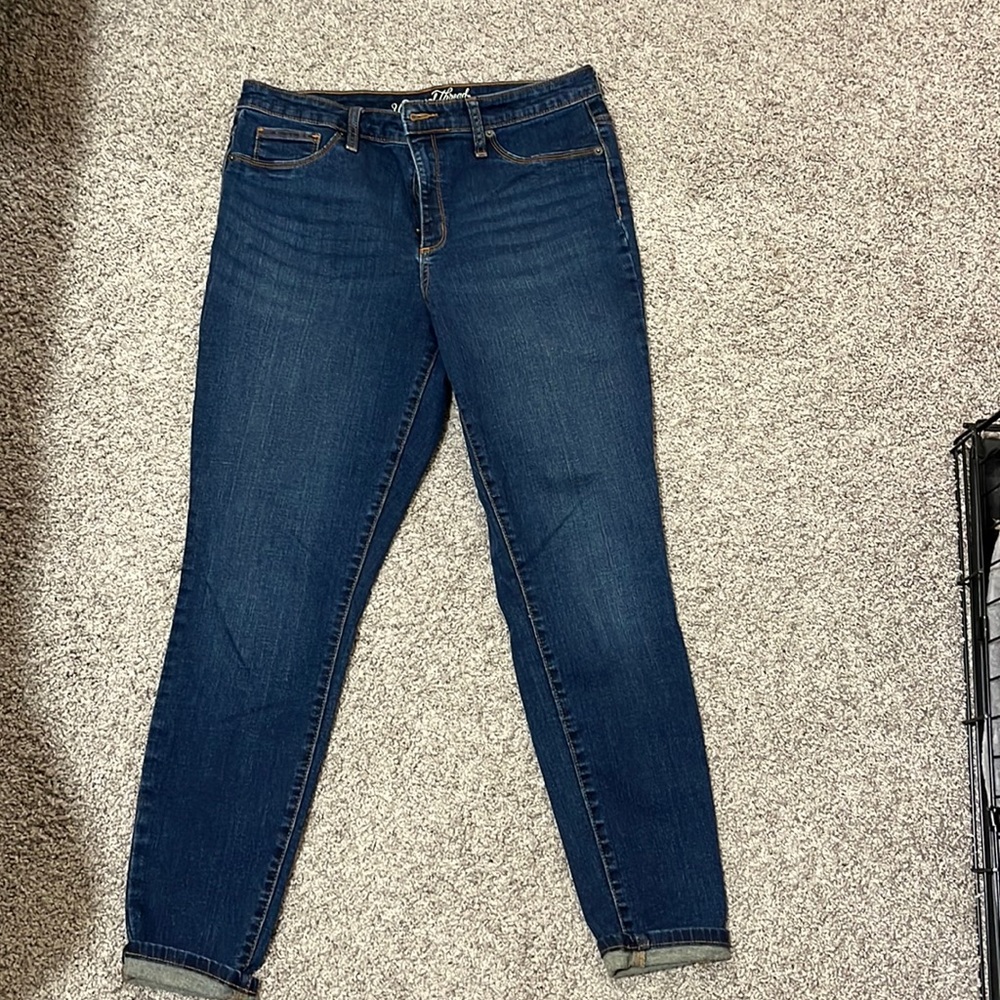 Women’s Universal Thread high rise stretchy jeggings. Size 12/31 regular.